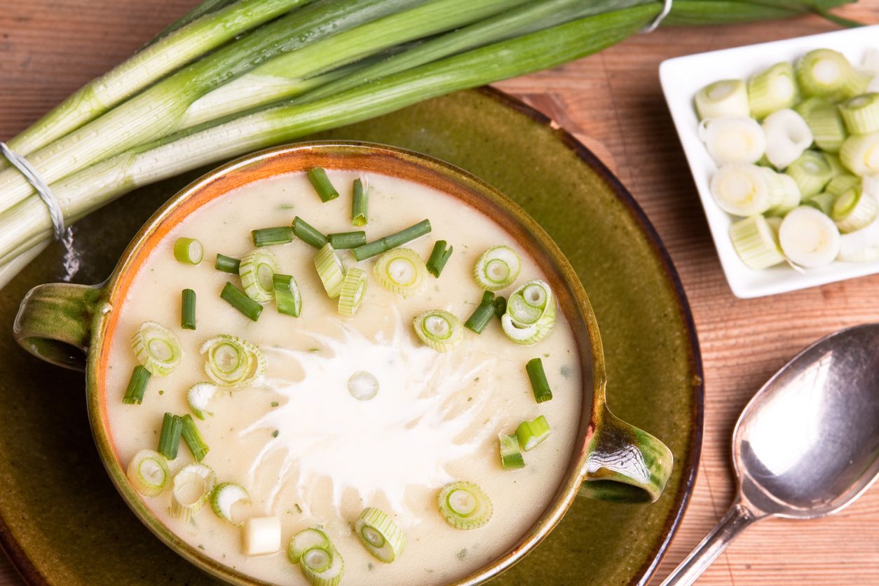 Crema de patata y puerro con bacalao