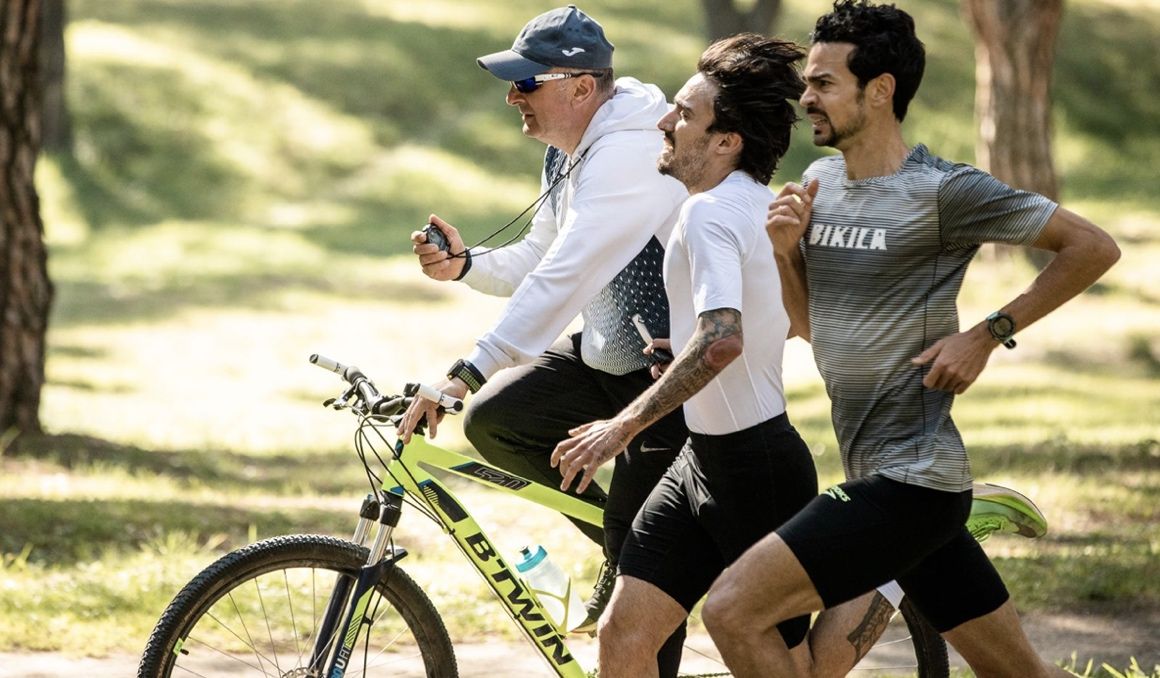 Arturo Martín durante una sesión con Fernando Carro y Ricardo Rosado. Foto: Bárbara Sánchez Palomero