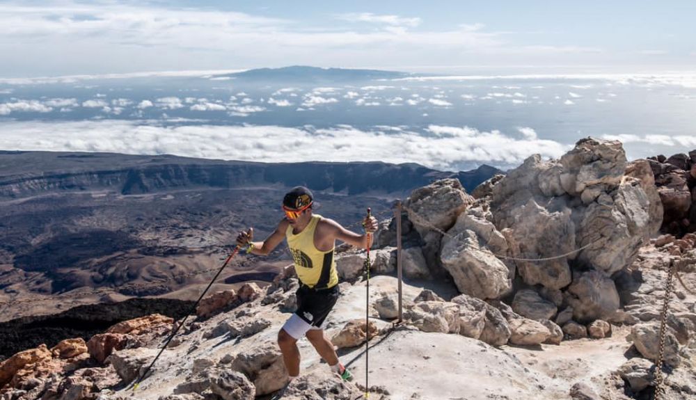 Pau Capell toca el cielo en el Teide. Roger Salanova Pau Capell toca el cielo en el Teide. Roger Salanova