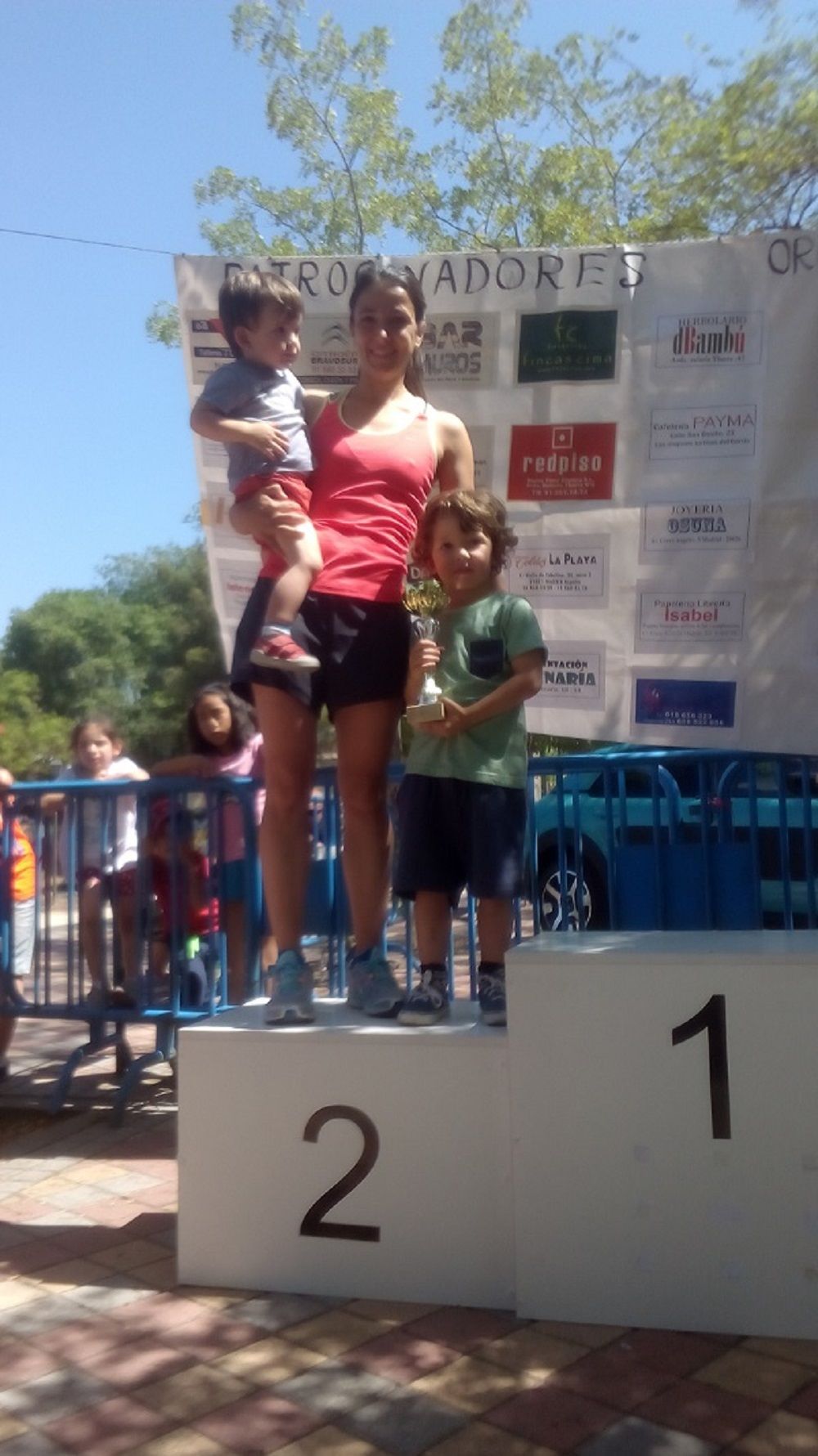 Disfrutando de podios con mis hijos