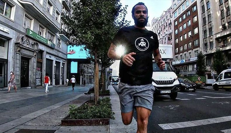 Luis Pablo García Coronado corriendo por Madrid.
