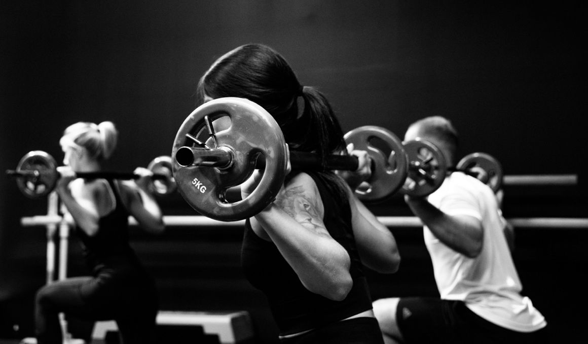 ¿Es mejor primero hacer el cardio o las pesas en el gimnasio?