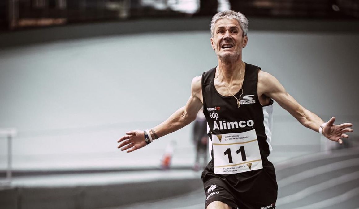 Martín Fiz bate el récord de España de 3.000 m en pista cubierta M55. Fotos: Félix Sánchez.