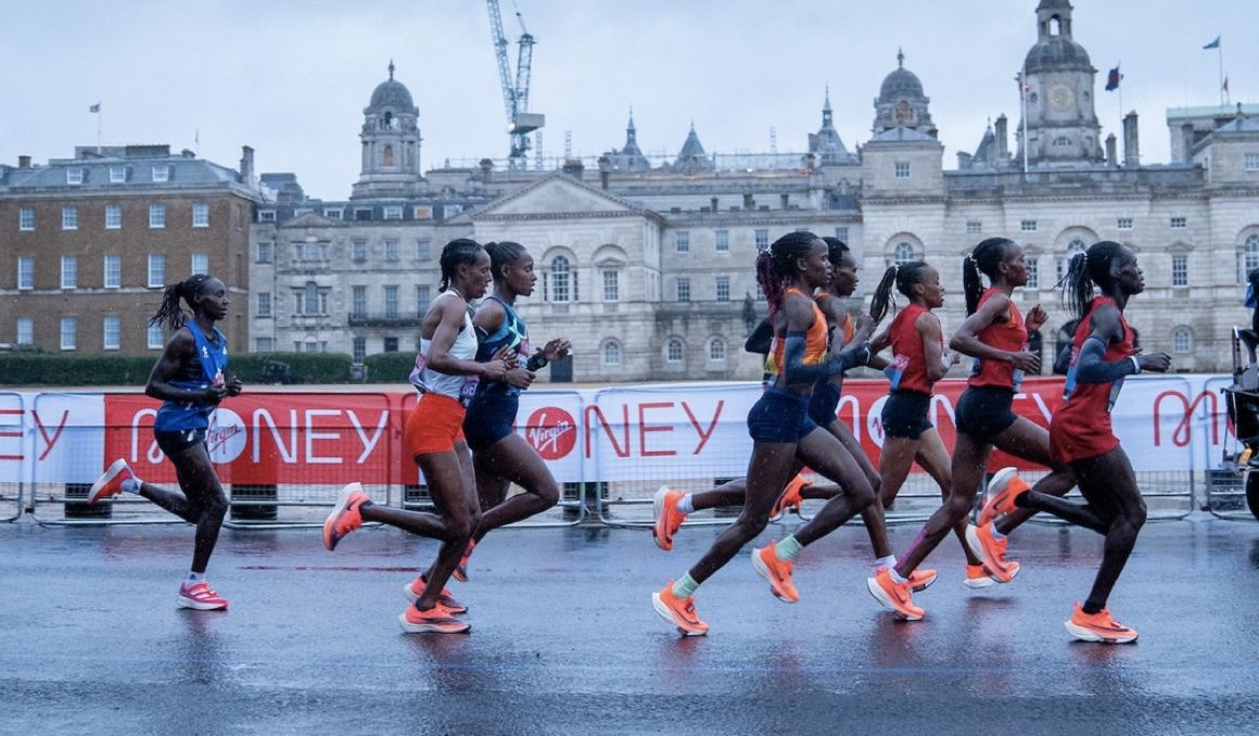 Una imagen de la prueba femenina del Maratón de Londres 2020. Foto: London Marathon.