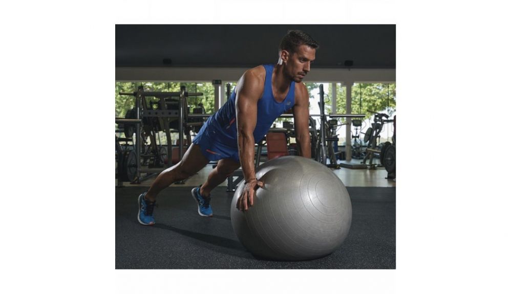 Flexiones sobre el fitball Flexiones sobre el fitball