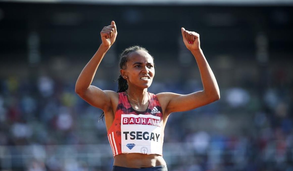 Tsegay destrona a Dibaba y bate el récord del mundo de 1.500m. Foto: EFE.