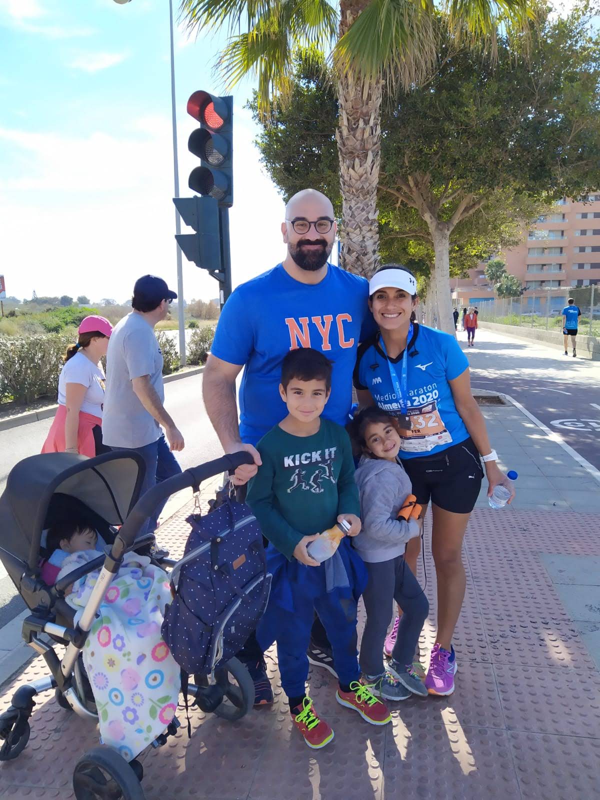 Con mi familia disfrutando de la meta Con mi familia disfrutando de la meta