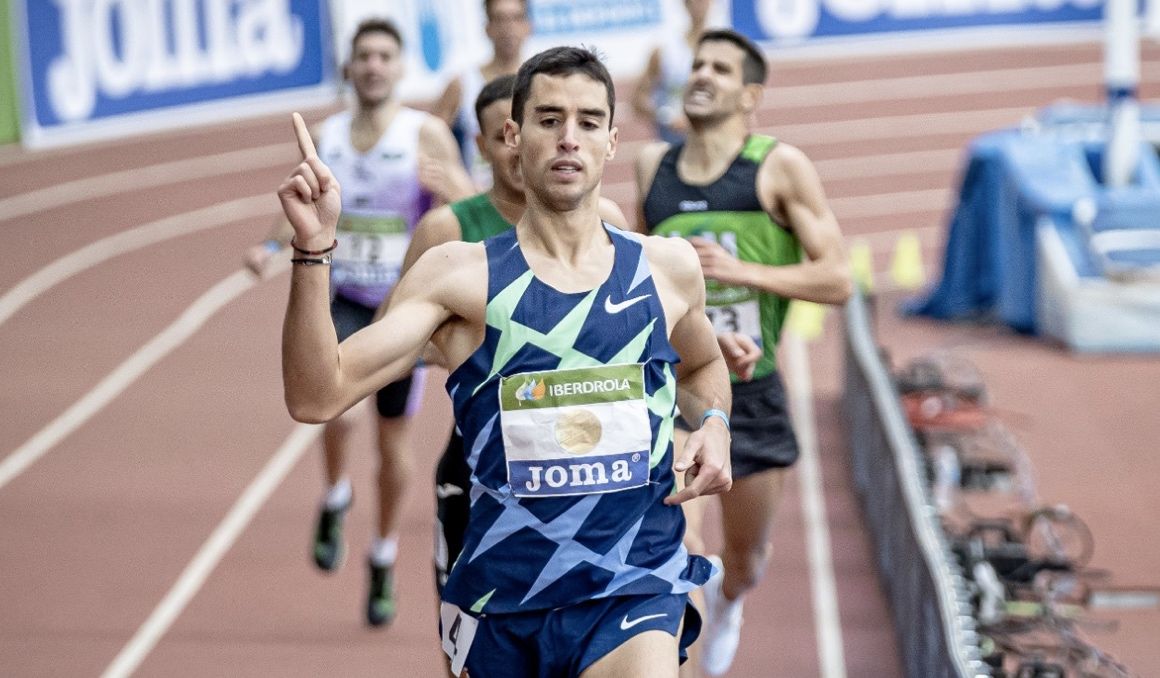 Jesús Gómez revalida título en una accidentada final de 1.500. Foto VSM Photoevents