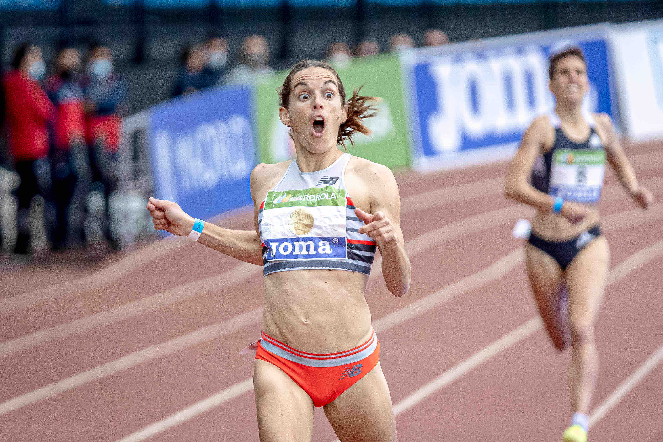 La sorpresa de Esther Guerrero al ver el crono que le coronó, de nuevo, como reina de los 1.500 metros.