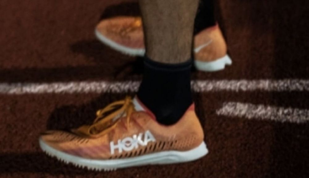 Detalle de los nuevos clavos de HOKA ONE ONE