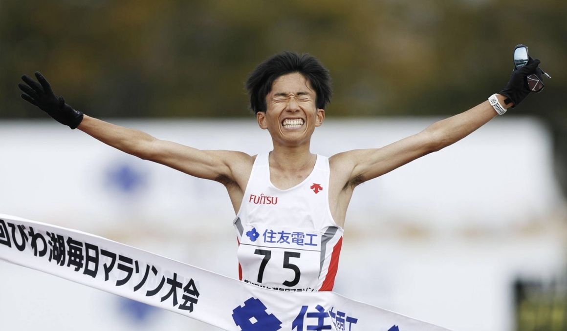 Kengo Suzuki  el primer no africano en bajar de 2:05 en maratón. JAPAN RUNNING NEWS.