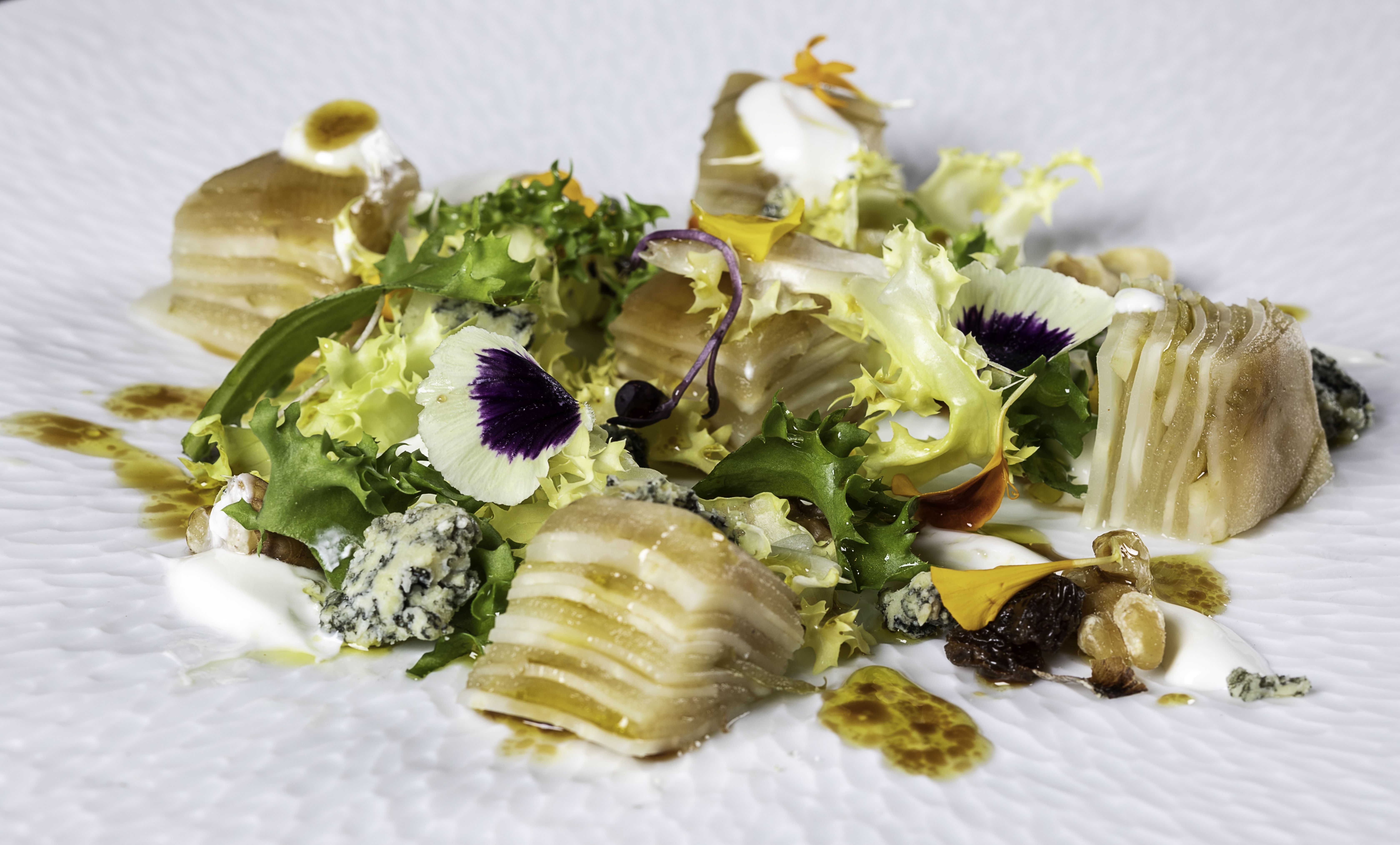 Ensalada de manzana, apio y queso azul