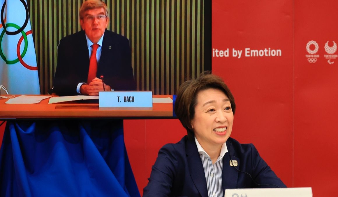 Thomas Bach, presidente del COI, y la presidenta del Comité Organizador de Tokio 2020. Foto: EFE.