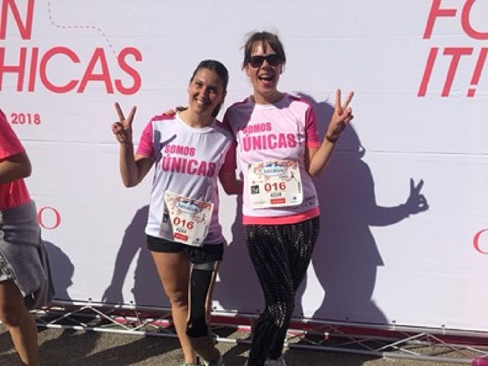 Con mi compañera de trabajo en la Carrera de la Mujer Con mi compañera de trabajo en la Carrera de la Mujer