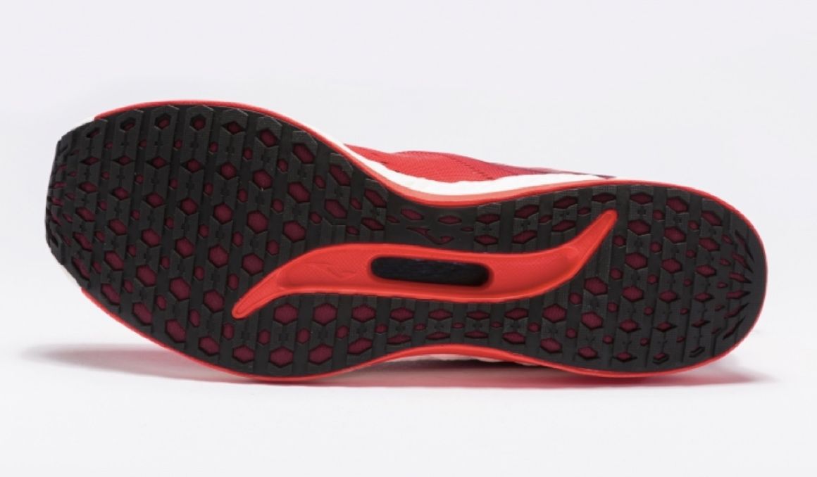Así son las nuevas JOMA R3000 con placa de carbono