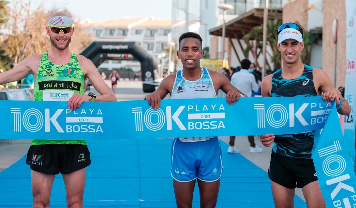 Youssef Ben, Jaume Leiva y Mario Mola, tres primeros en Ibiza. Foto EFE