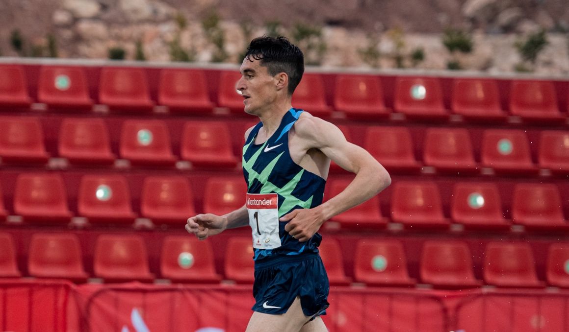 Dani Mateo durante su récord de España de la hora en La Nucía. Foto: Sportmedia.