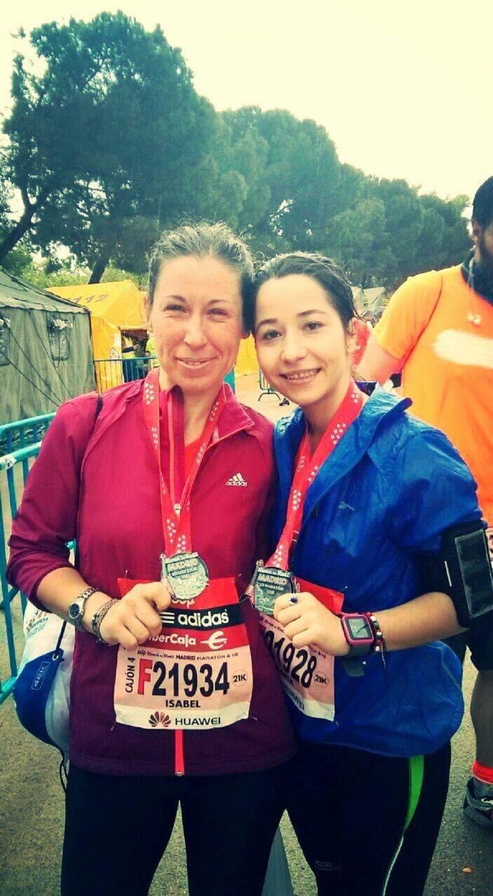 Mi primera media maratón Madrid 2016 (nos cayó el diluvio jeje) Mi primera media maratón Madrid 2016 (nos cayó el diluvio jeje)