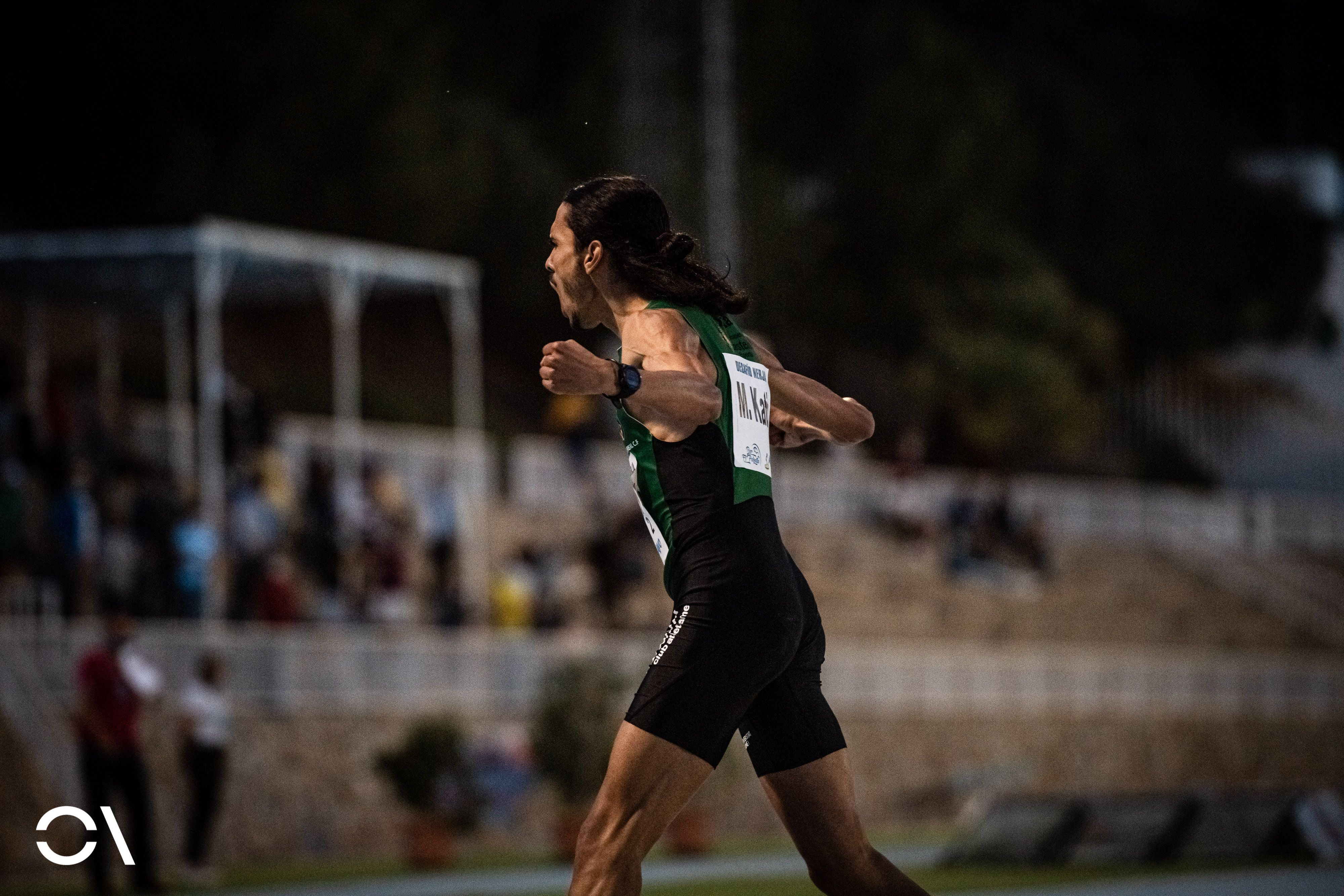 Mo Katir celebrando su mínima olímpica (3:33.62). Foto: Sportmedia.