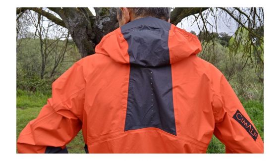 Parte posterior de la chaqueta Cimalp Storm Pro