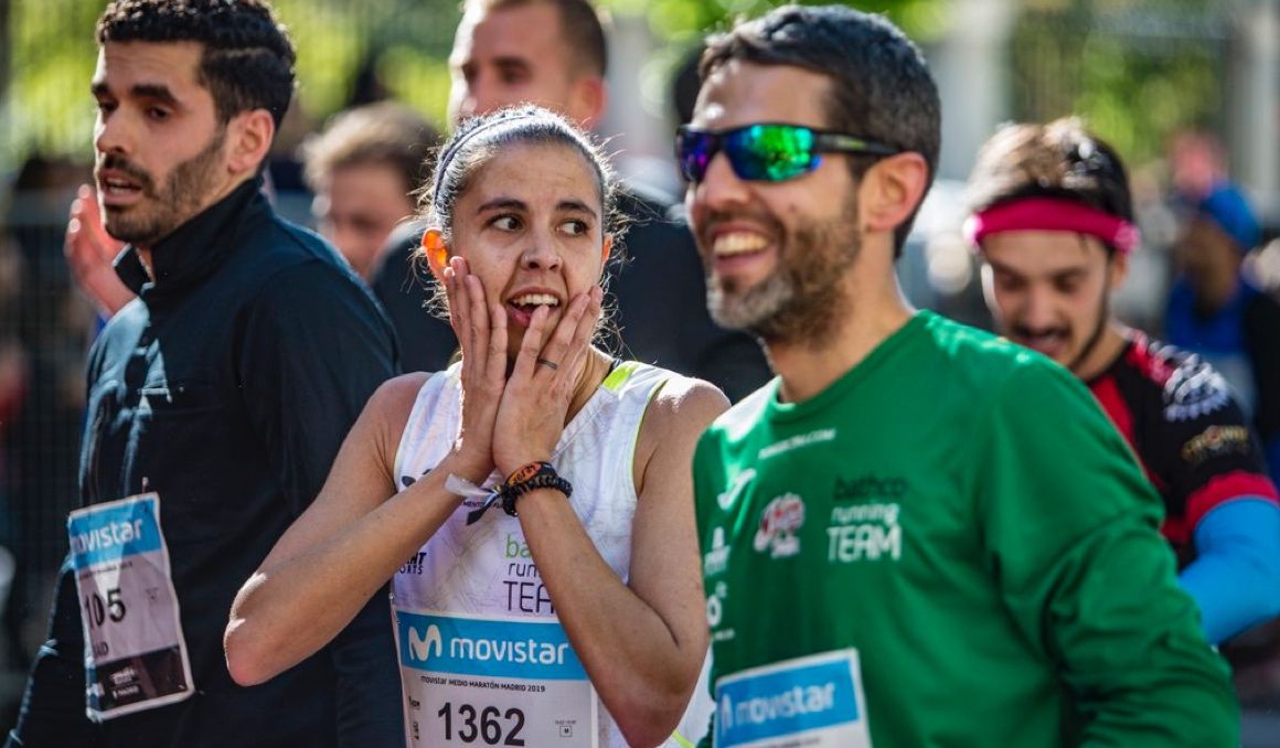 Una imagen de felicidad en la meta del Movistar Medio Maratón de Madrid. Foto: JCD Fotografía.