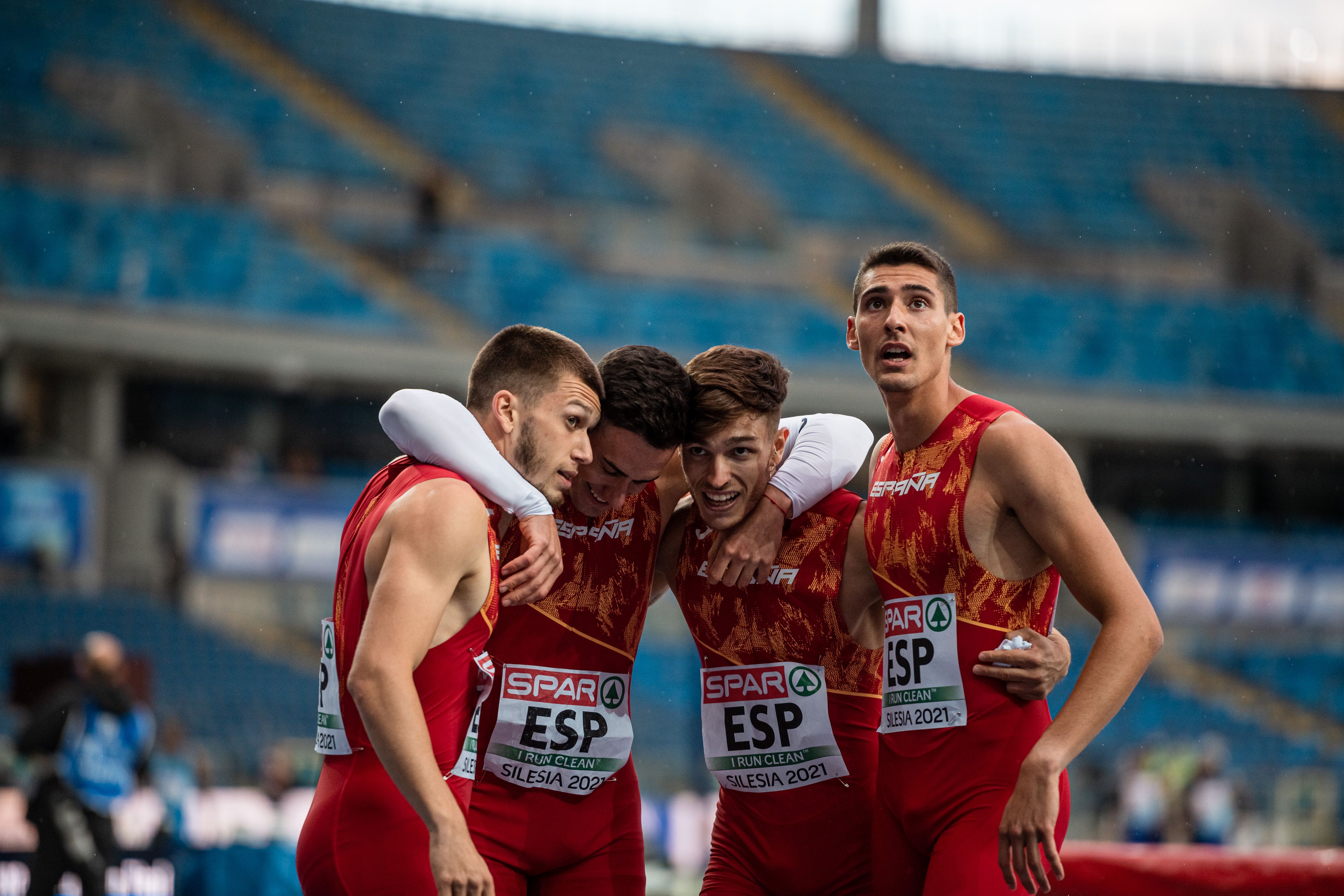 Una imagen del relevo 4x100 metros que finalizó en una fantástica segunda posición. Foto: Sportmedia.