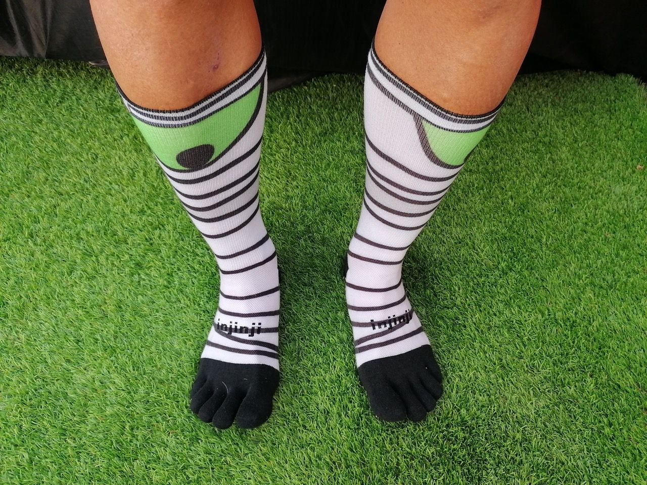 Los calcetines Injinji Outdoor Midweight Crew NuWool son muy buenos... y vistosos.