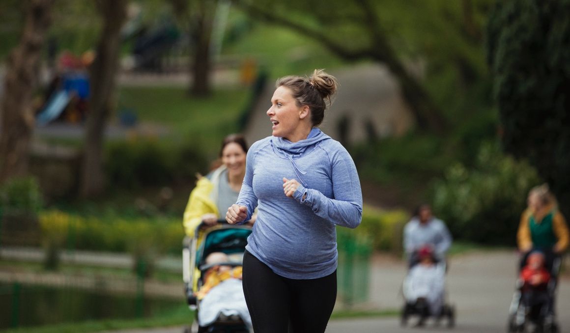 Todo lo que tienes que saber sobre cómo correr durante el embarazo y correr.