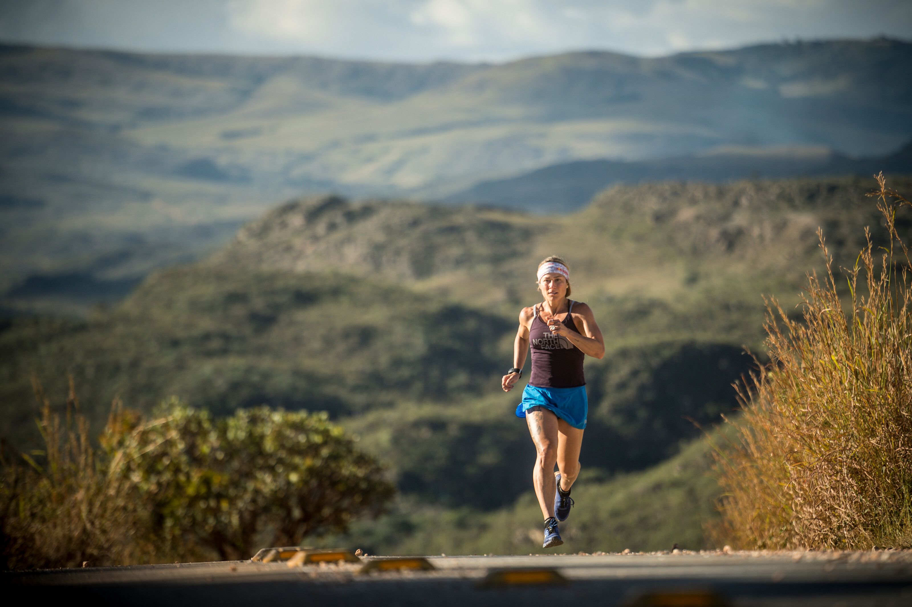 La brasileña Fernanda Maciel es una de las corredoras de trail más reputadas del mundo. | © Marcelo Maragni / Red Bull Content Pool