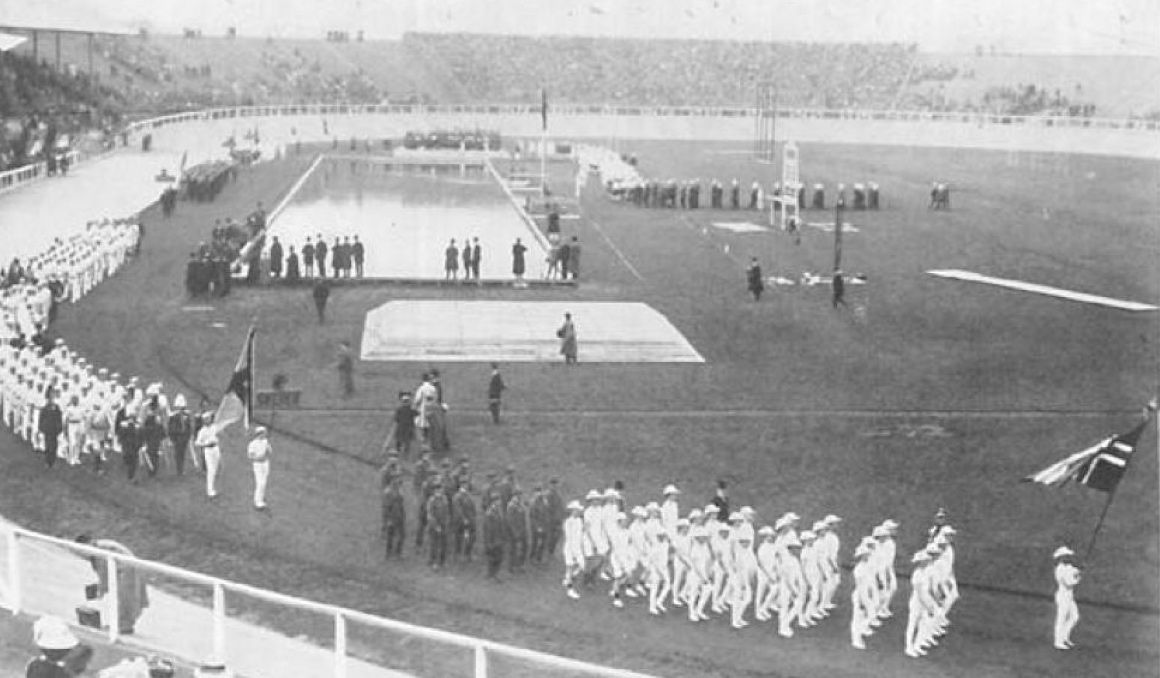 Cuando la natación de los JJ. OO. se disputó dentro del estadio de atletismo.