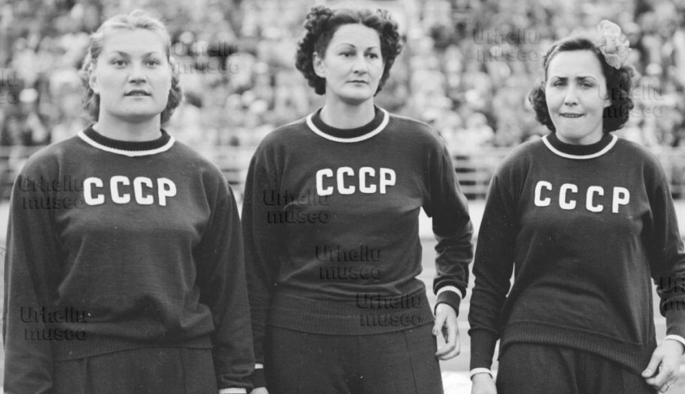 El triplete soviético en el disco de los Juegos Olímpicos de Helsinki 1952.