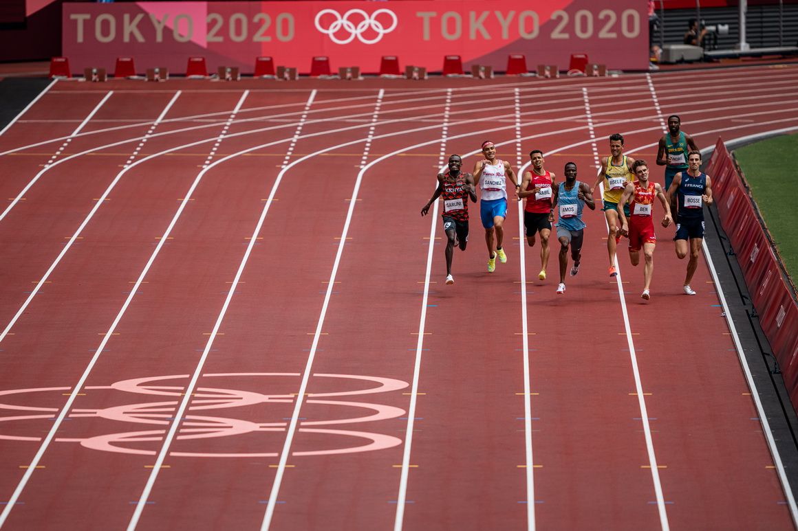 Adrián Ben peleando por clasificarse para semifinales en los Juegos de Tokio. Foto: Sportmedia