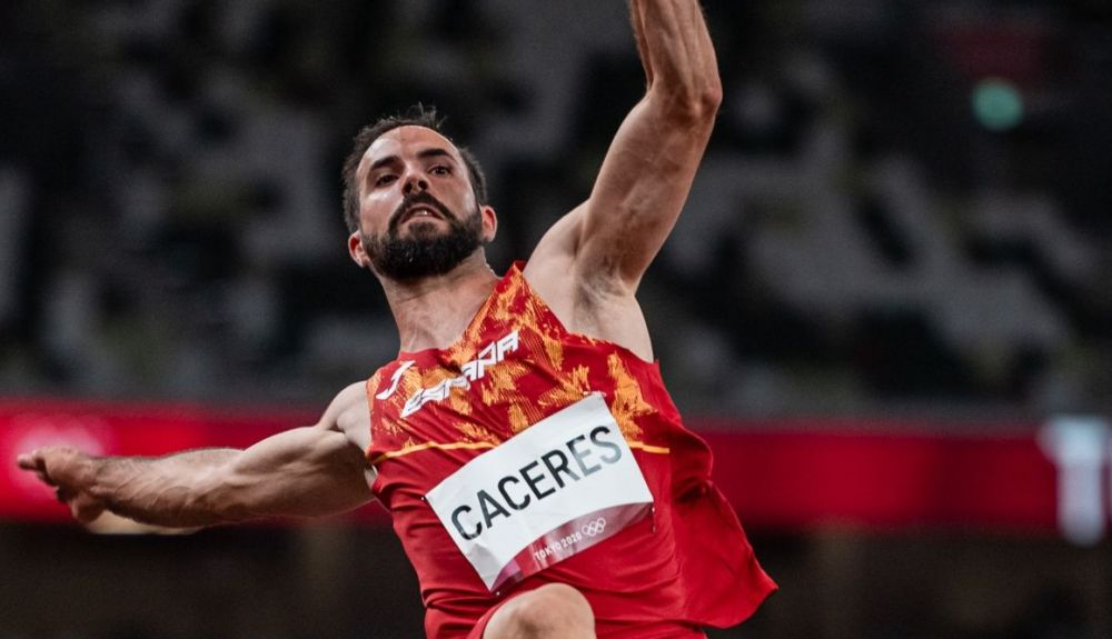 El atleta Eusebio Cáceres durante la calificación de salto de longitud en Tokio. Foto: Sportmedia. El atleta Eusebio Cáceres durante la calificación de salto de longitud en Tokio. Foto: Sportmedia.