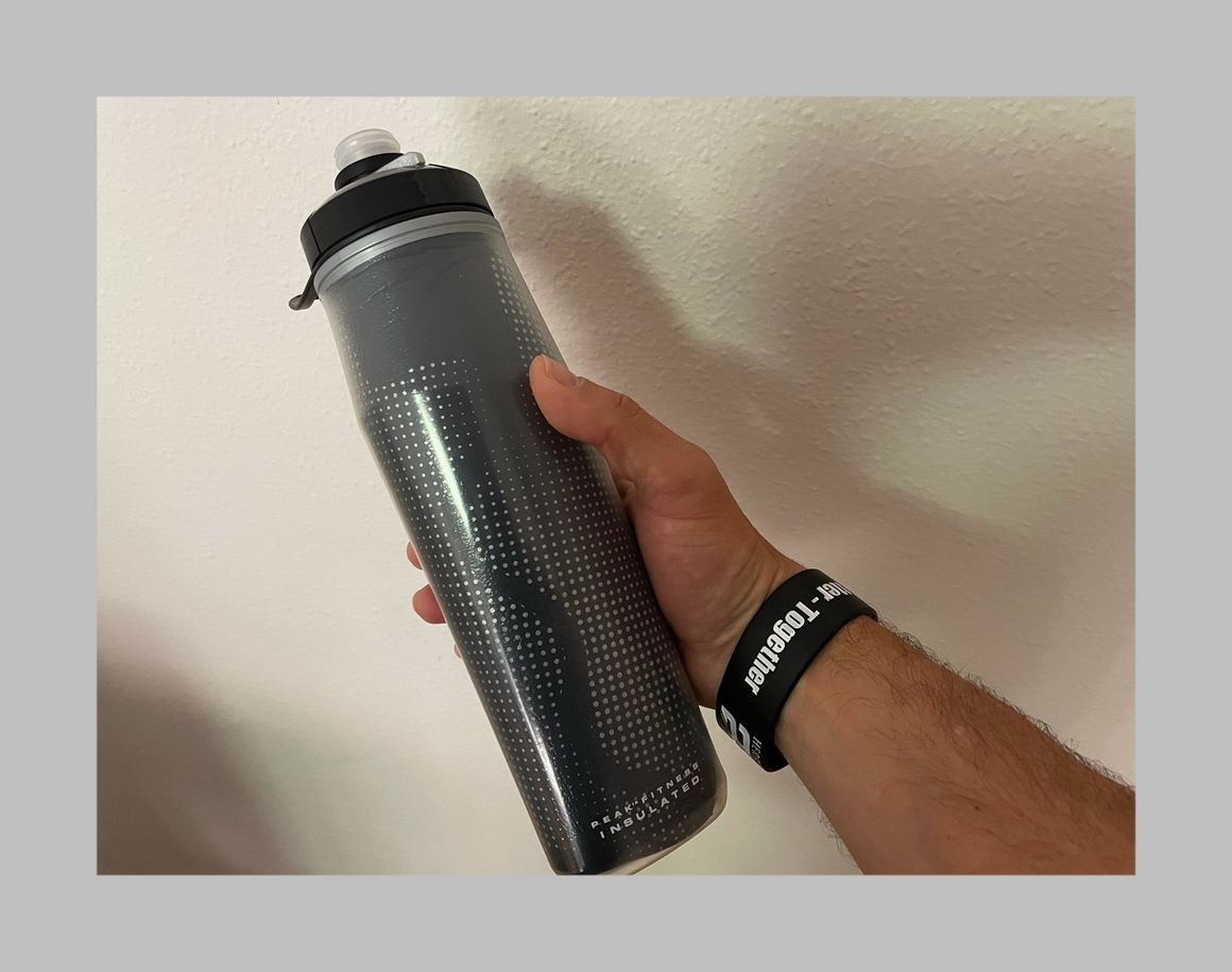 Así es la botella aislada Peak Fitness Chill