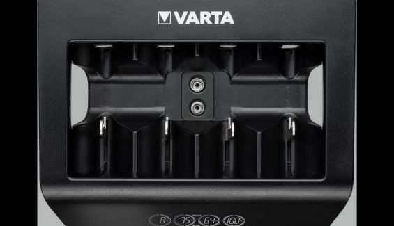 Así es el cargador Varta LCD Universal Charger+ Así es el cargador Varta LCD Universal Charger+