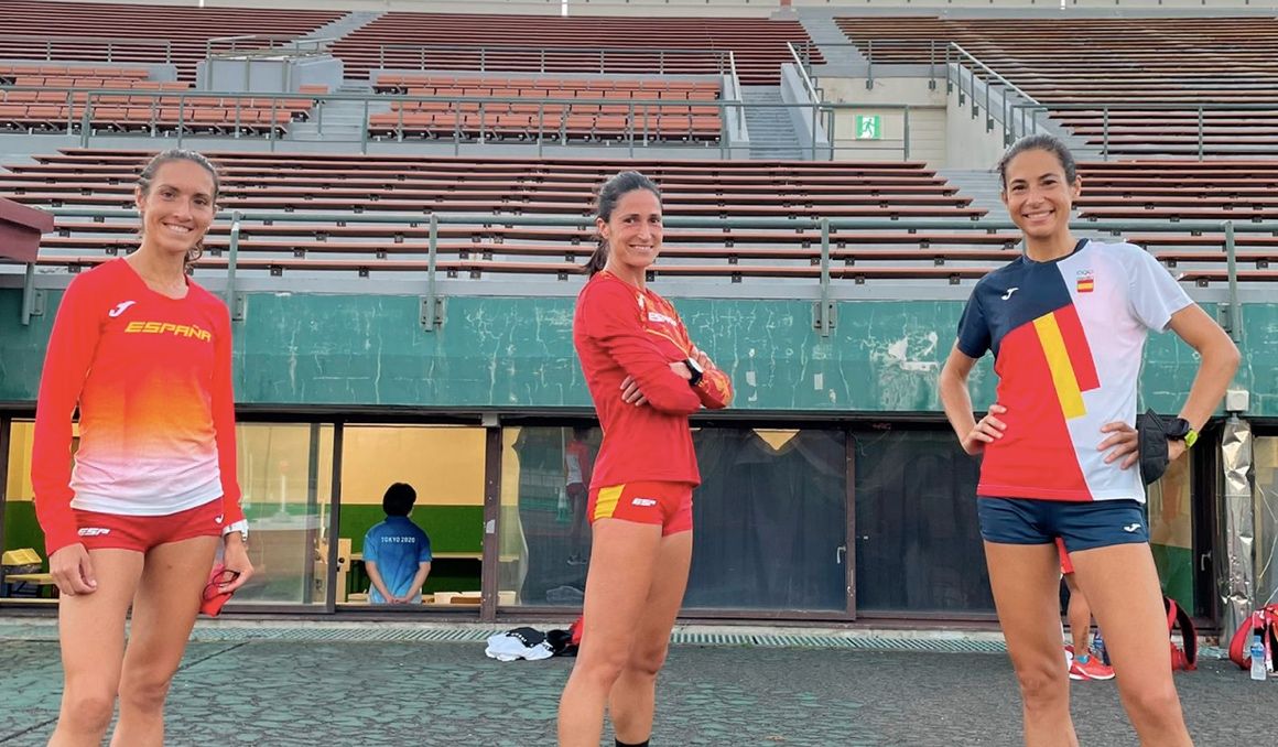 Las tres maratonianas españolas antes de competir en los Juegos Olímpicos de Tokio. RFEA.