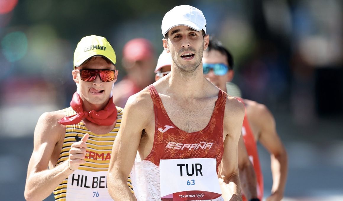 Marc Tur durante los 50 kilómetros de los Juegos Olímpicos de Tokio, donde fue cuarto. COE.