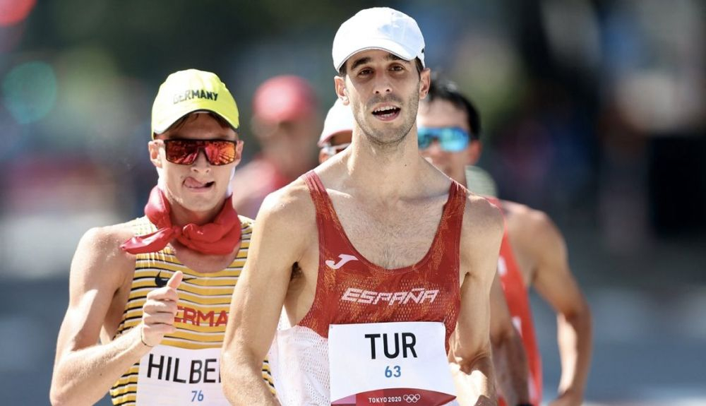 Marc Tur durante los 50 kilómetros de los Juegos Olímpicos de Tokio, donde fue cuarto. COE.