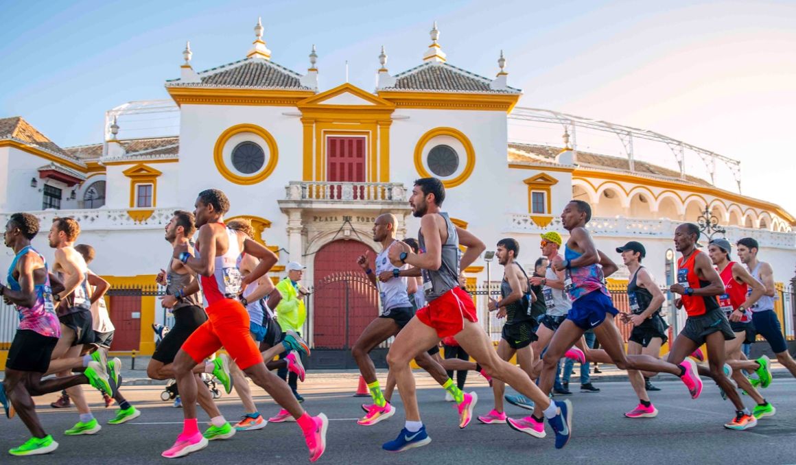 El Zurich Maratón de Sevilla tendrá 10.000 participantes como máximo. JUANJO ÚBEDA.