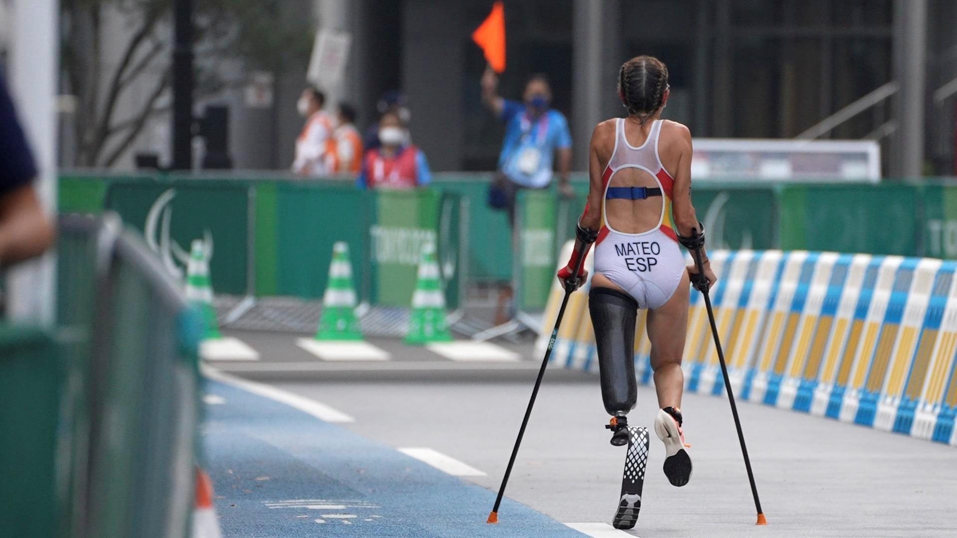 Rakel Mateo en la prueba de paratriatlón de Tokio 2020. EFE.