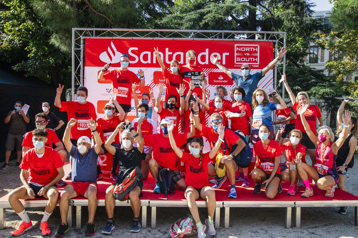 El Norte, equipo ganador, recibiendo el trofeo correspondiente.
