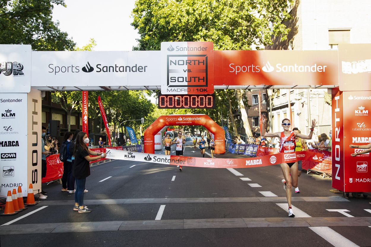 Teresa Urbina fue la ganadora femenina de la Carrera Santander Norte Vs. Sur.
