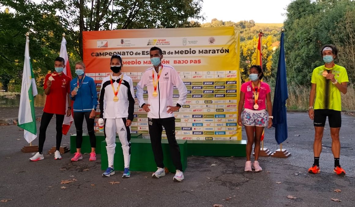 Los tres primeros clasificados en categoría masculina y femenina en el Campeonato de España de Medio Maratón. RFEA.