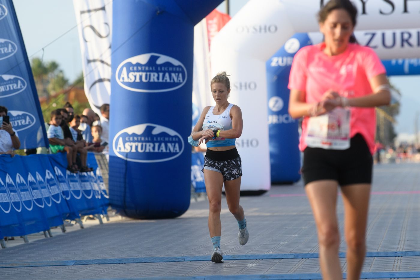 Las mejores fotos de la Carrera de la Mujer de Valencia 2021 - LLEGADA Y PREMIOS 8