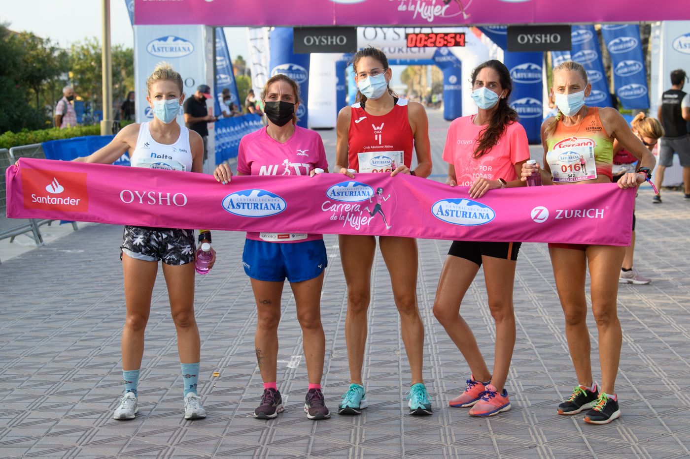 Las mejores fotos de la Carrera de la Mujer de Valencia 2021 - LLEGADA Y PREMIOS 11