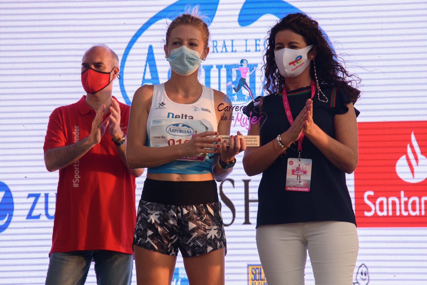 Las mejores fotos de la Carrera de la Mujer de Valencia 2021 - LLEGADA Y PREMIOS 15
