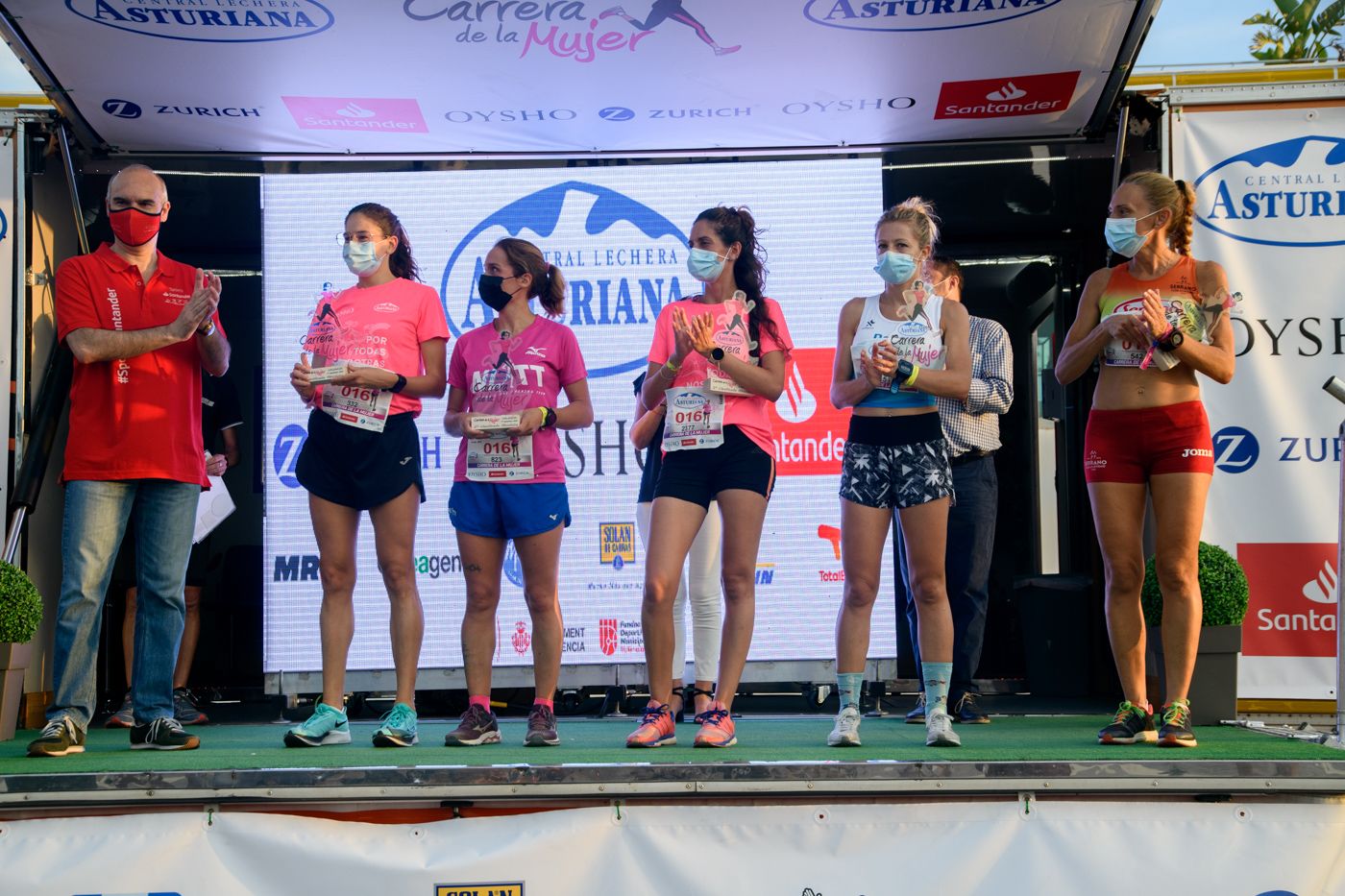 Las mejores fotos de la Carrera de la Mujer de Valencia 2021 - LLEGADA Y PREMIOS 17