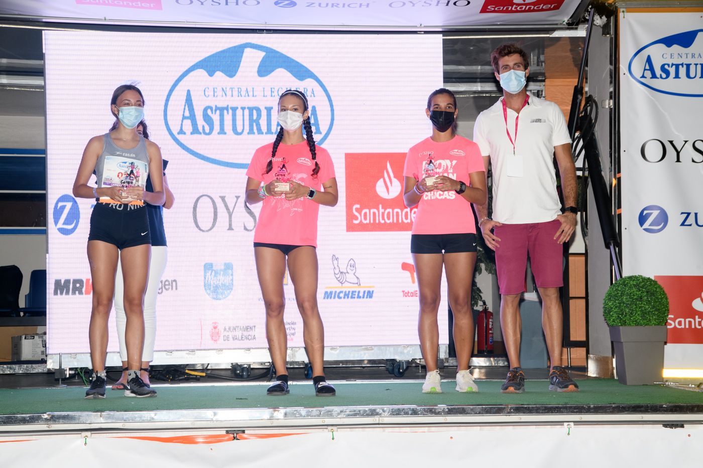 Las mejores fotos de la Carrera de la Mujer de Valencia 2021 - LLEGADA Y PREMIOS 22