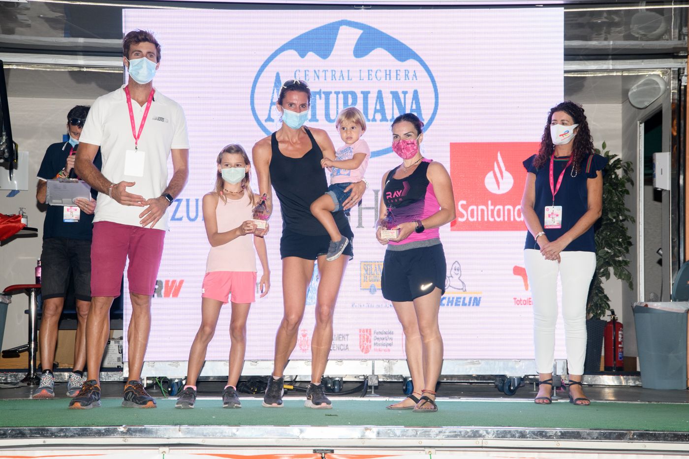 Las mejores fotos de la Carrera de la Mujer de Valencia 2021 - LLEGADA Y PREMIOS 27