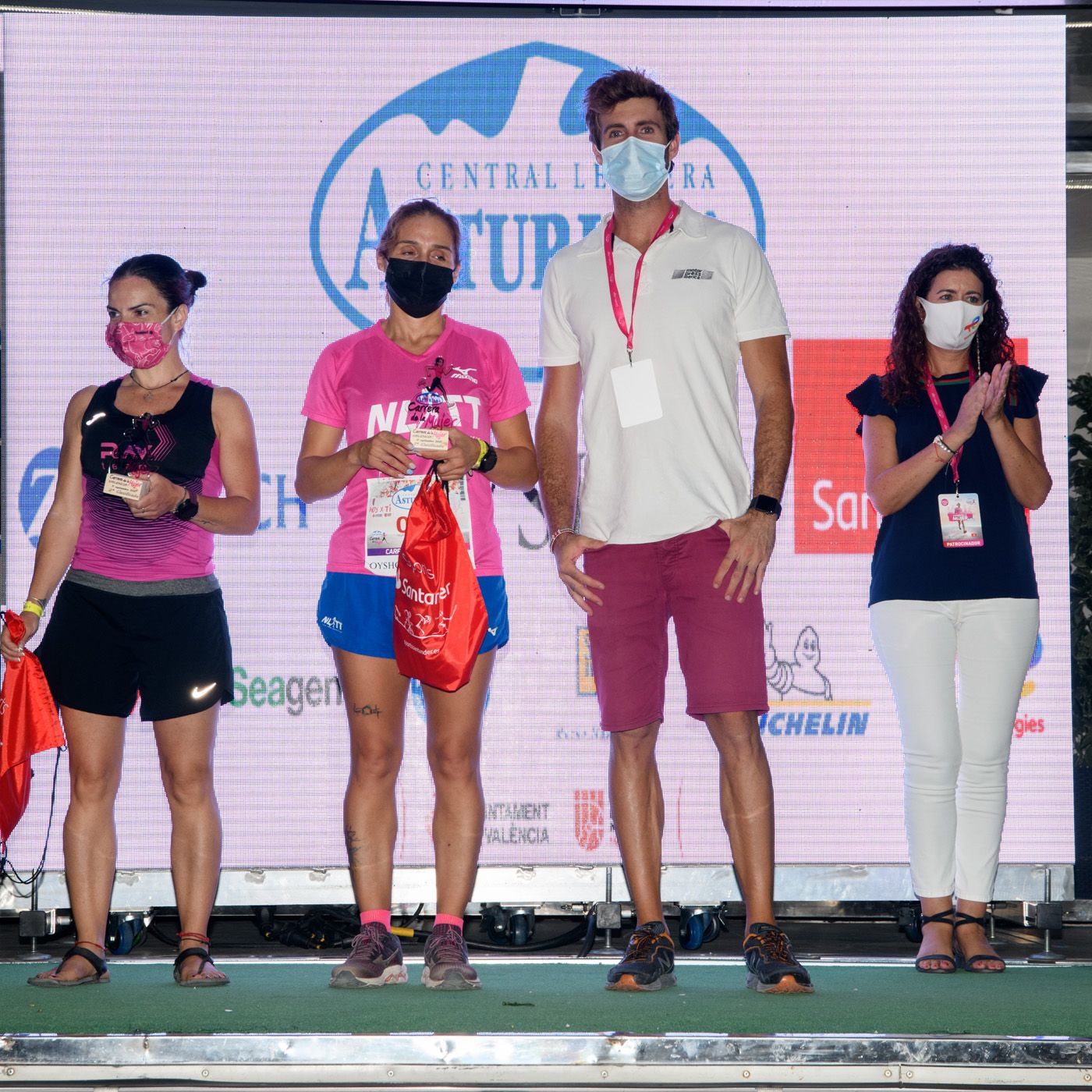 Las mejores fotos de la Carrera de la Mujer de Valencia 2021 - LLEGADA Y PREMIOS 29